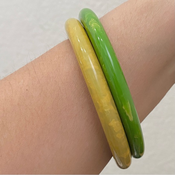 Vintage Green & Yellow Swirl Marbled Bakelite Bangle Bracelet Set - Picture 3 of 12